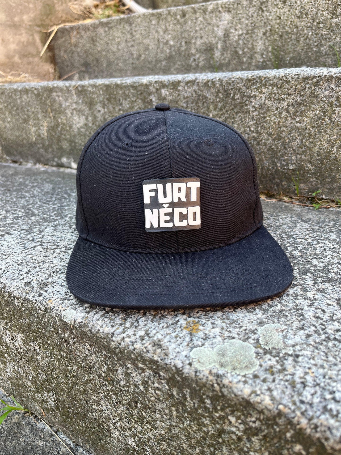 Unisex Flat šiltovka "Furt Něco"